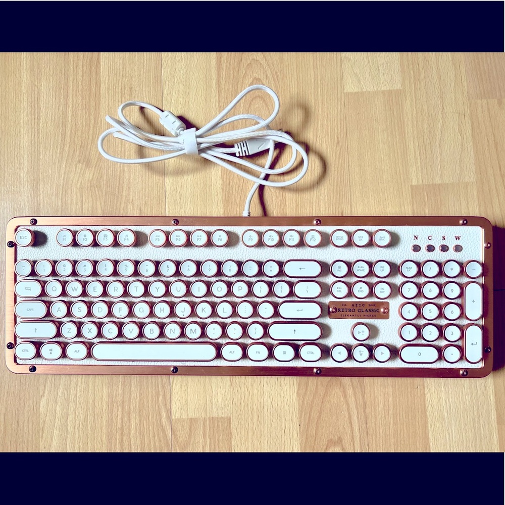 Azio retro classic keyboard